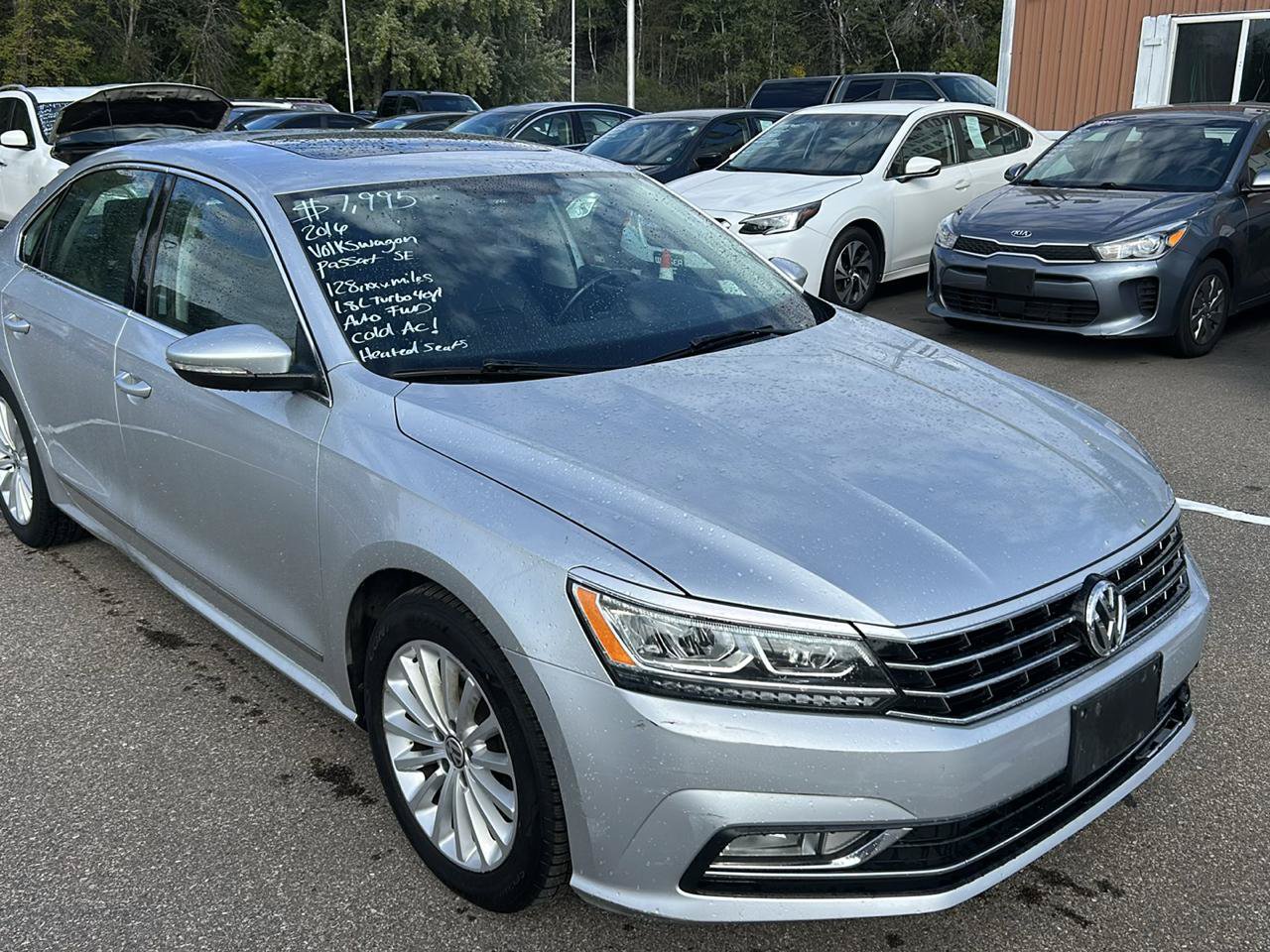 Used 2016 Volkswagen Passat 1.8T SE w/ Lighting Package FWD image 3