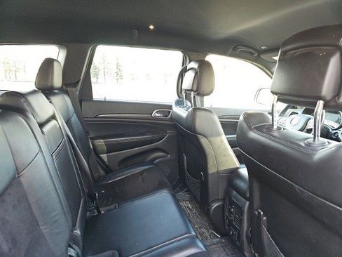 Used 2018 Jeep Grand Cherokee Altitude image 16