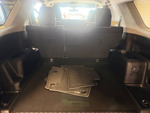 Used 2016 Toyota 4Runner SR5 AWD/4WD image 19
