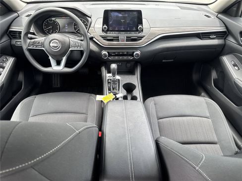 Used 2025 Nissan Altima 2.5 SV FWD image 12