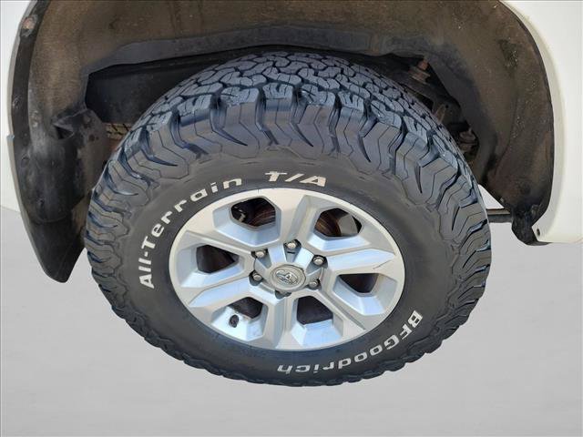 Used 2017 Toyota 4Runner SR5 AWD/4WD image 11