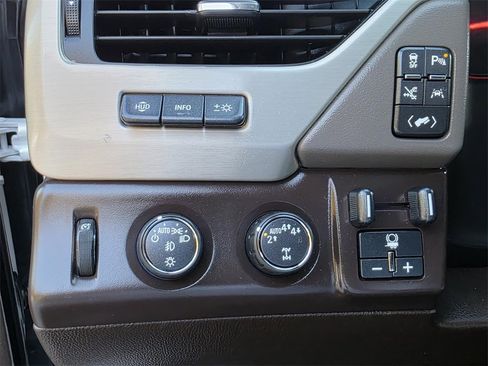 Used 2020 GMC Yukon XL Denali w/ Open Road Package image 28