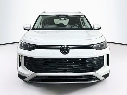 Certified 2025 Volkswagen Tiguan S AWD/4WD image 2