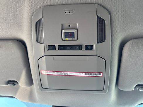 Used 2023 Toyota Highlander LE FWD image 11