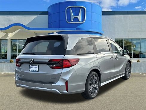 New 2026 Honda Odyssey Touring image 2