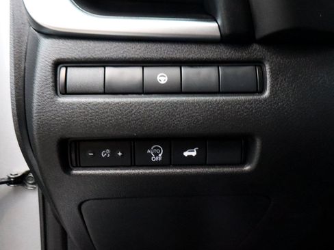 Used 2025 Nissan Rogue SV AWD/4WD image 15