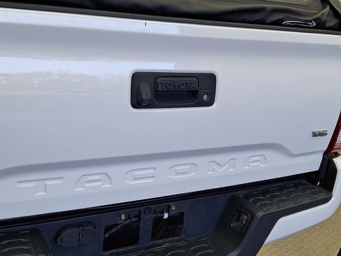 Certified 2017 Toyota Tacoma TRD Sport w/ Tow Package AWD/4WD image 23
