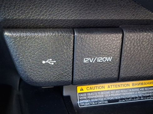 Used 2020 Toyota Camry XLE w/ Sunroof Package image 25