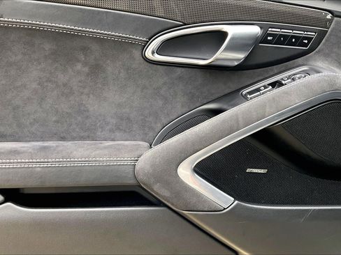 Used 2018 Porsche 718 Boxster GTS image 12