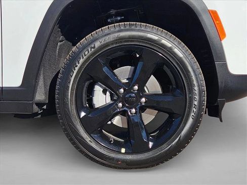 New 2025 Jeep Grand Cherokee Limited w/ Black Appearance Package image 10