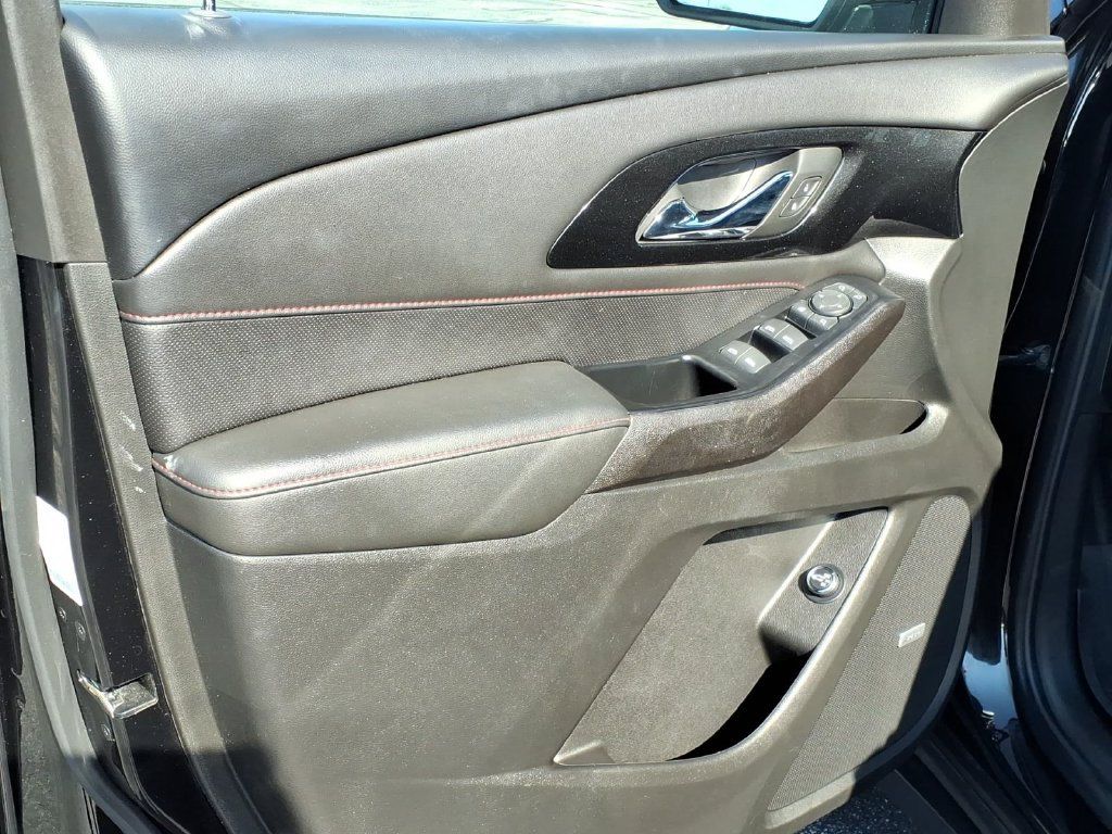 Used 2023 Chevrolet Traverse RS w/ LPO, Floor Liner Package AWD/4WD image 13