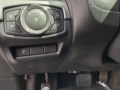 Used 2018 Ford Explorer XLT w/ Equipment Group 201A AWD/4WD image 16