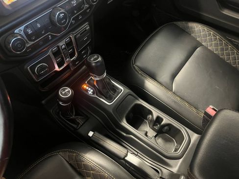 Used 2022 Jeep Wrangler Unlimited Sahara AWD/4WD image 16
