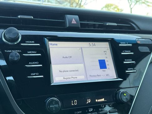 Used 2018 Toyota Camry SE w/ Convenience Package image 13