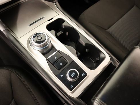 Used 2022 Ford Explorer XLT image 8