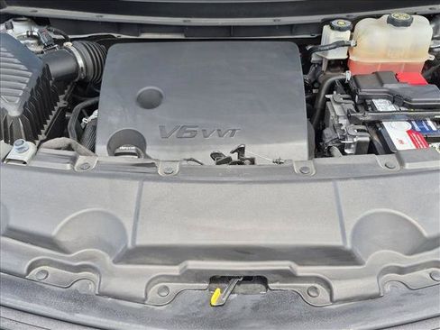 Used 2023 Chevrolet Traverse LS FWD image 22