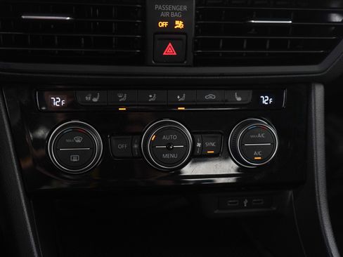 Used 2020 Volkswagen Jetta SE w/ SE Cold Weather Package image 21