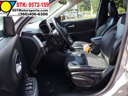 Used 2015 Jeep Cherokee Trailhawk AWD/4WD image 12
