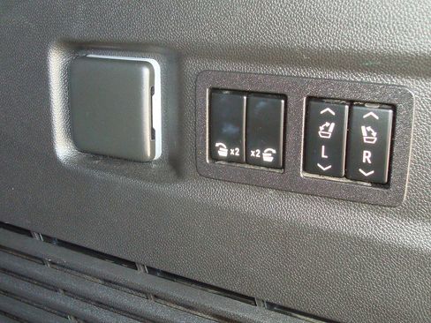 Used 2022 GMC Yukon Denali image 13