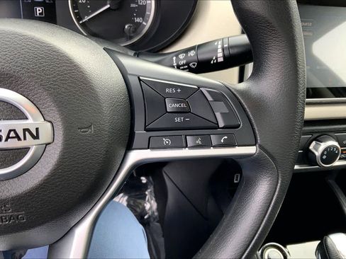 Used 2021 Nissan Versa SV image 24