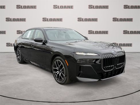 Certified 2025 BMW 750e xDrive w/ Executive Package image 7