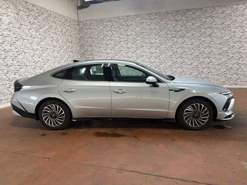 New 2026 Hyundai Sonata Limited FWD image 8