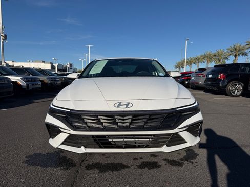 Certified 2025 Hyundai Elantra SE w/ Cargo Package image 23