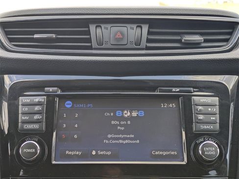 Used 2017 Nissan Rogue SV w/ SV Premium Package image 18