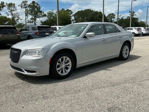 Used 2023 Chrysler 300 Touring RWD image 1