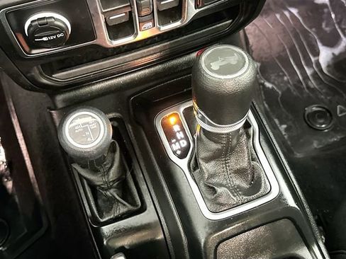 Used 2023 Jeep Wrangler Unlimited w/ 8.4" Radio Group image 15