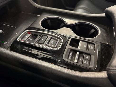Used 2024 Honda Pilot Touring image 28