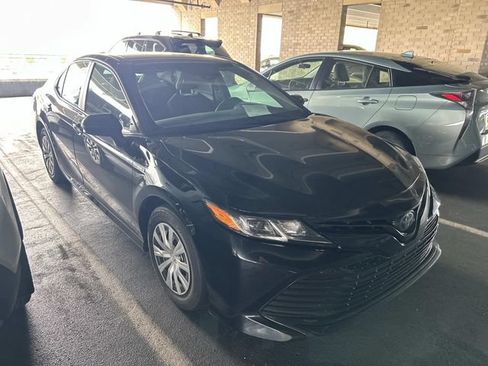 Used 2020 Toyota Camry LE FWD image 1