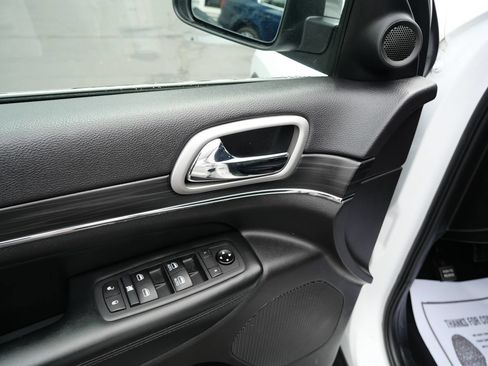 Used 2020 Jeep Grand Cherokee Limited w/ Premium Lighting Group AWD/4WD image 17