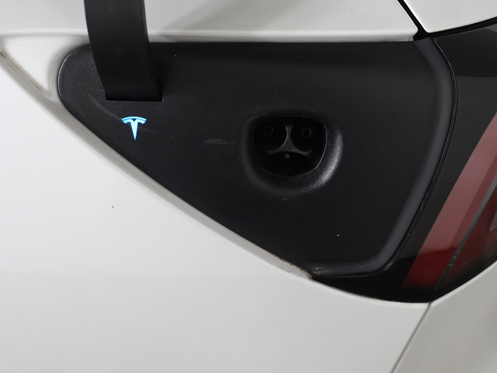 Used 2020 Tesla Model 3 Standard Range Plus RWD image 18