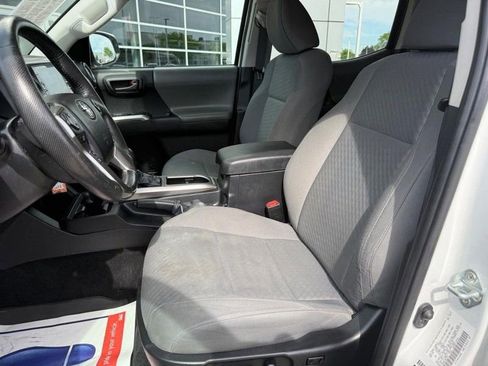 Used 2022 Toyota Tacoma SR5 AWD/4WD image 16