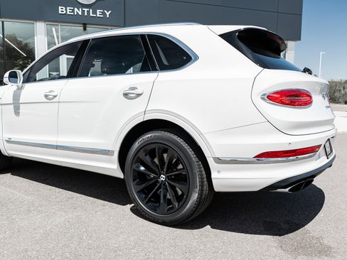 Certified 2022 Bentley Bentayga AWD/4WD image 9