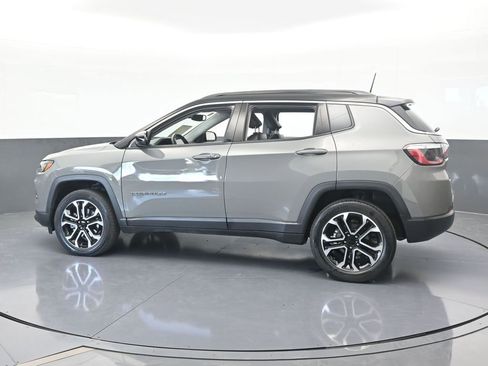 Used 2022 Jeep Compass Limited image 3