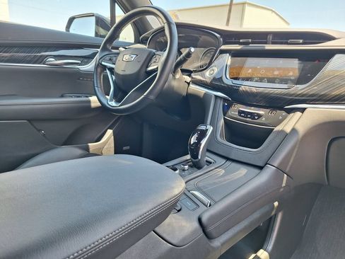 Used 2024 Cadillac XT6 Premium Luxury w/ Technology Package AWD/4WD image 31