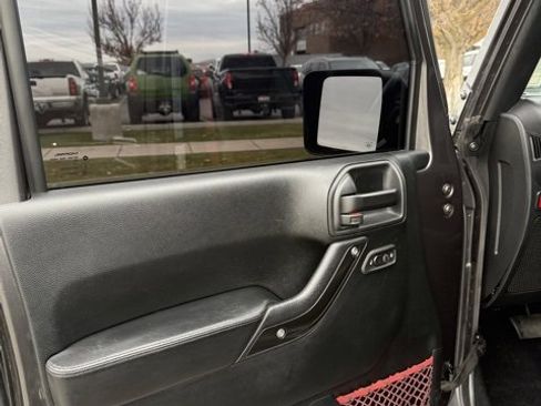 Used 2017 Jeep Wrangler Unlimited Rubicon image 12