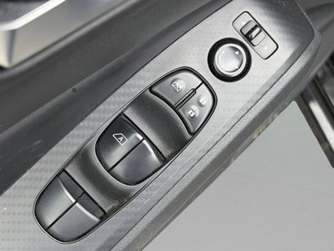 Used 2024 Nissan Altima 2.5 SV FWD image 18