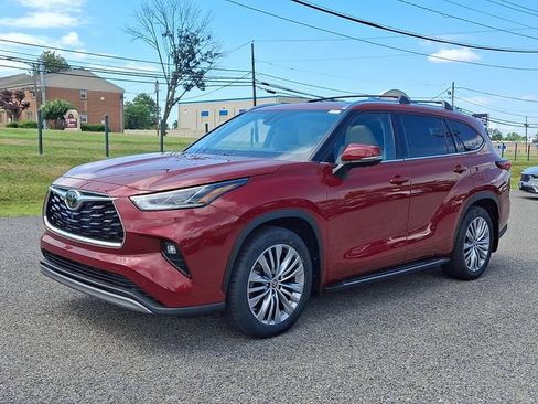 Used 2023 Toyota Highlander Platinum AWD/4WD image 3