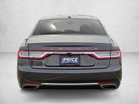 Used 2017 Lincoln Continental Premiere FWD image 7