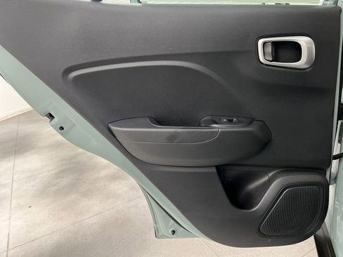 Used 2025 Hyundai Venue SEL FWD image 15