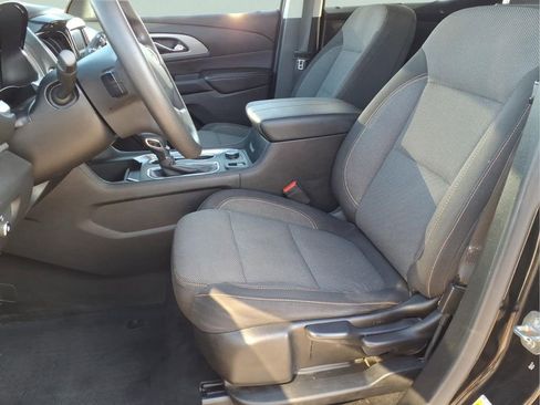 Used 2021 Chevrolet Traverse LS image 12