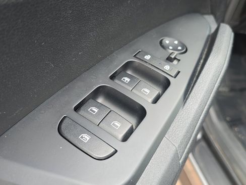 Used 2024 Kia Sportage LX image 8