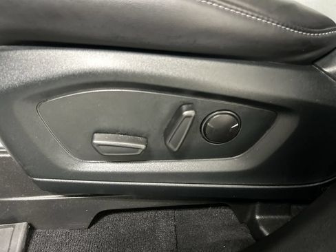 Used 2022 Ford Explorer XLT w/ Equipment Group 202A AWD/4WD image 10