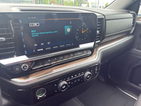 Certified 2023 Chevrolet Silverado 1500 LT AWD/4WD image 22