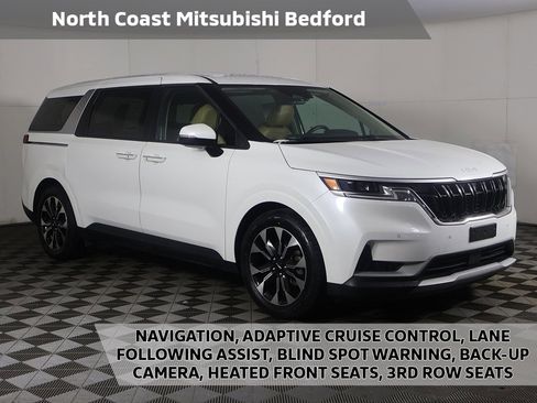 Used 2023 Kia Carnival EX image 1