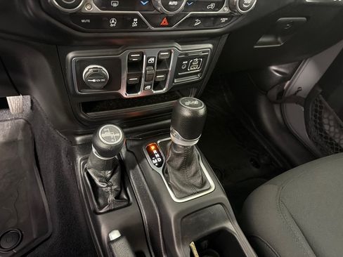 Used 2020 Jeep Wrangler Unlimited Sport S AWD/4WD image 17