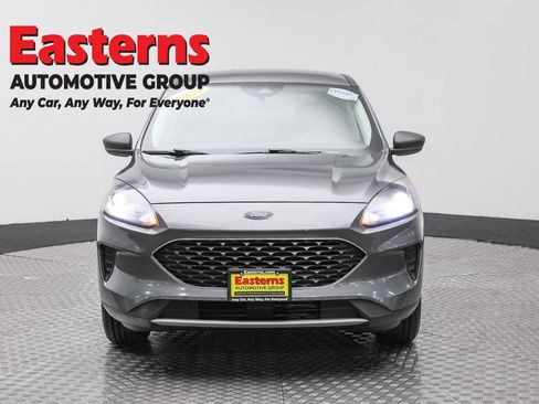 Used 2022 Ford Escape SE w/ Cold Weather Package image 2